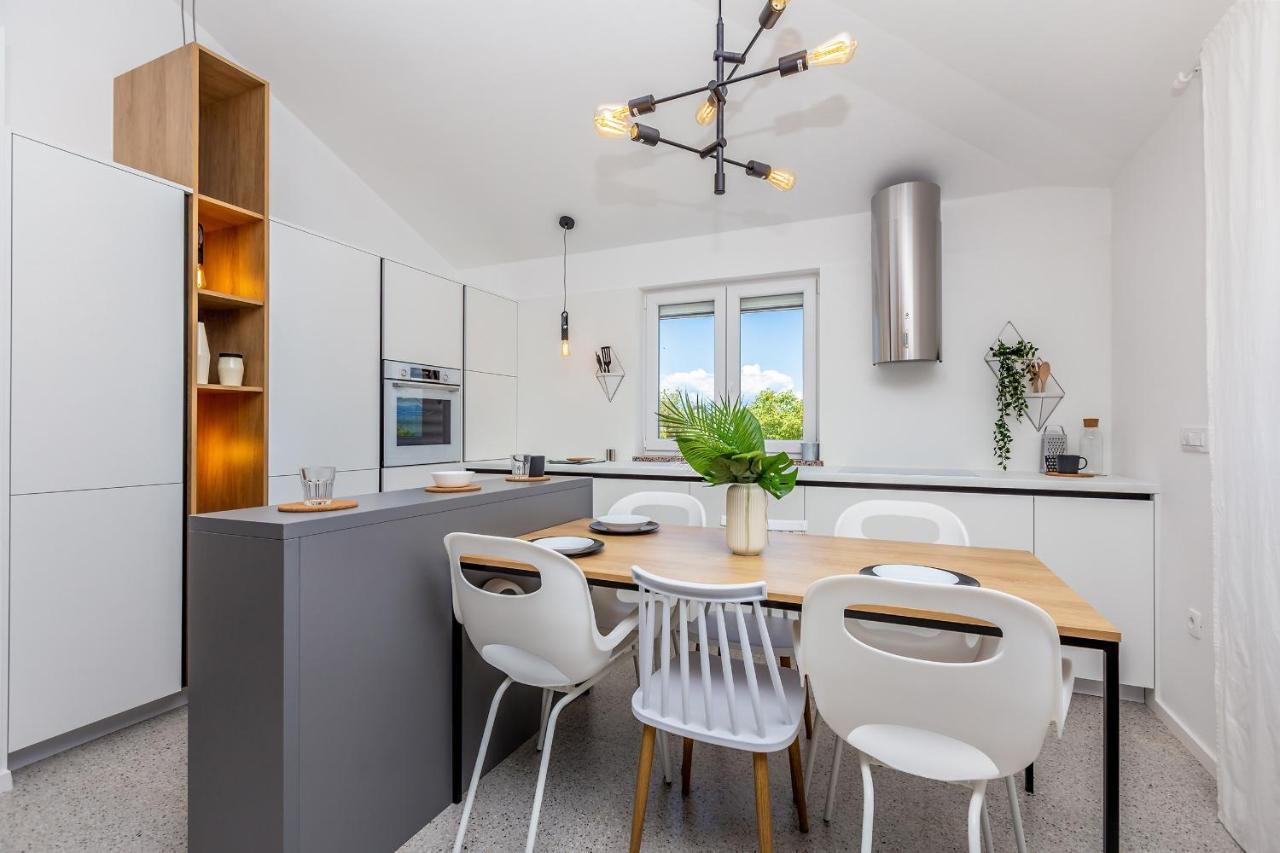Apartment Laurus Salatic Екстер'єр фото