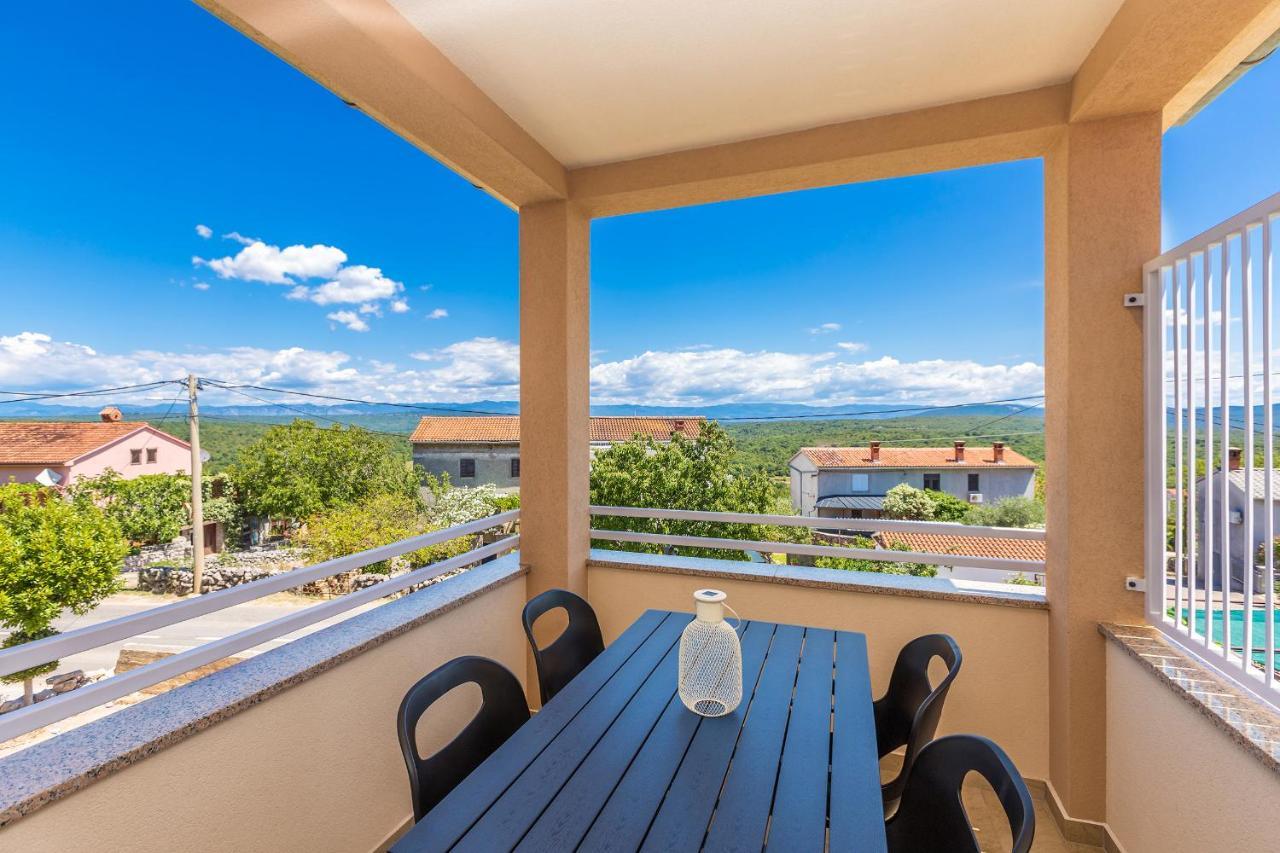 Apartment Laurus Salatic Екстер'єр фото